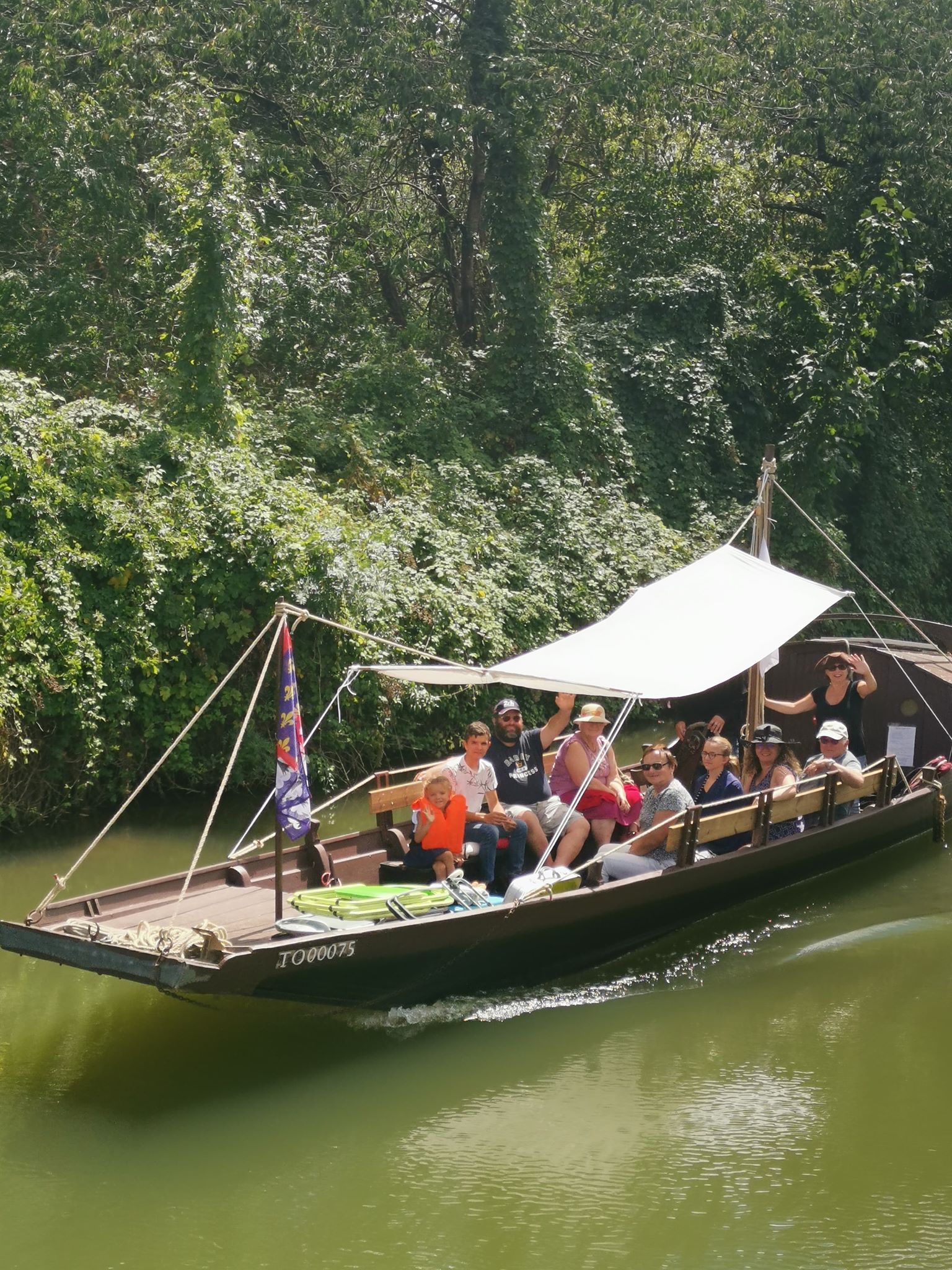 Explorez le patrimoine fluvial à bord de la Rêveuse de Saint-Nicolas